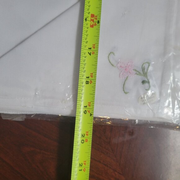 Vintage Embroidered Floral Cotton Tablecloth & Napkins Set - Picture 6 of 8